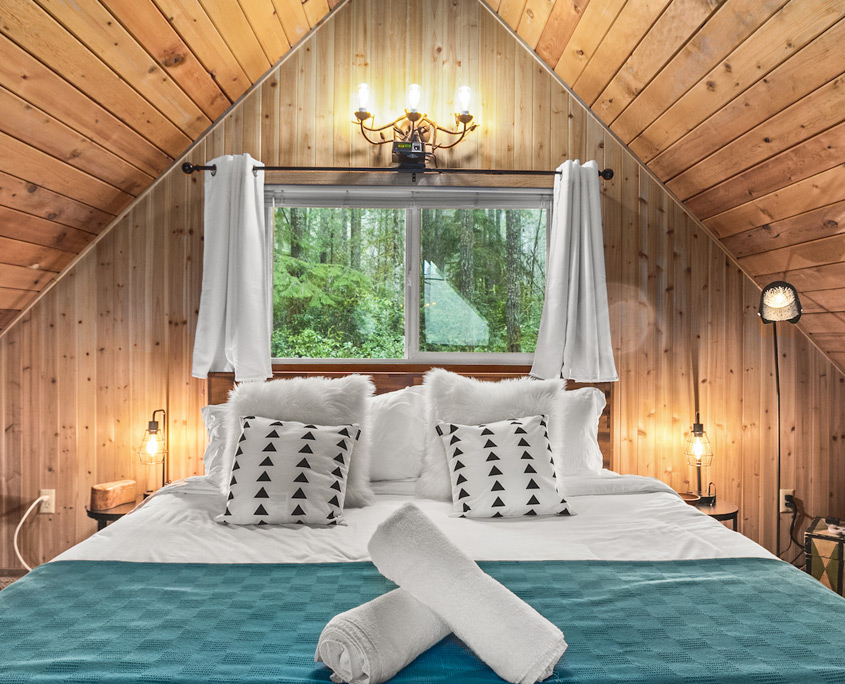 Loft king bedroom at Cloudloft Cabin