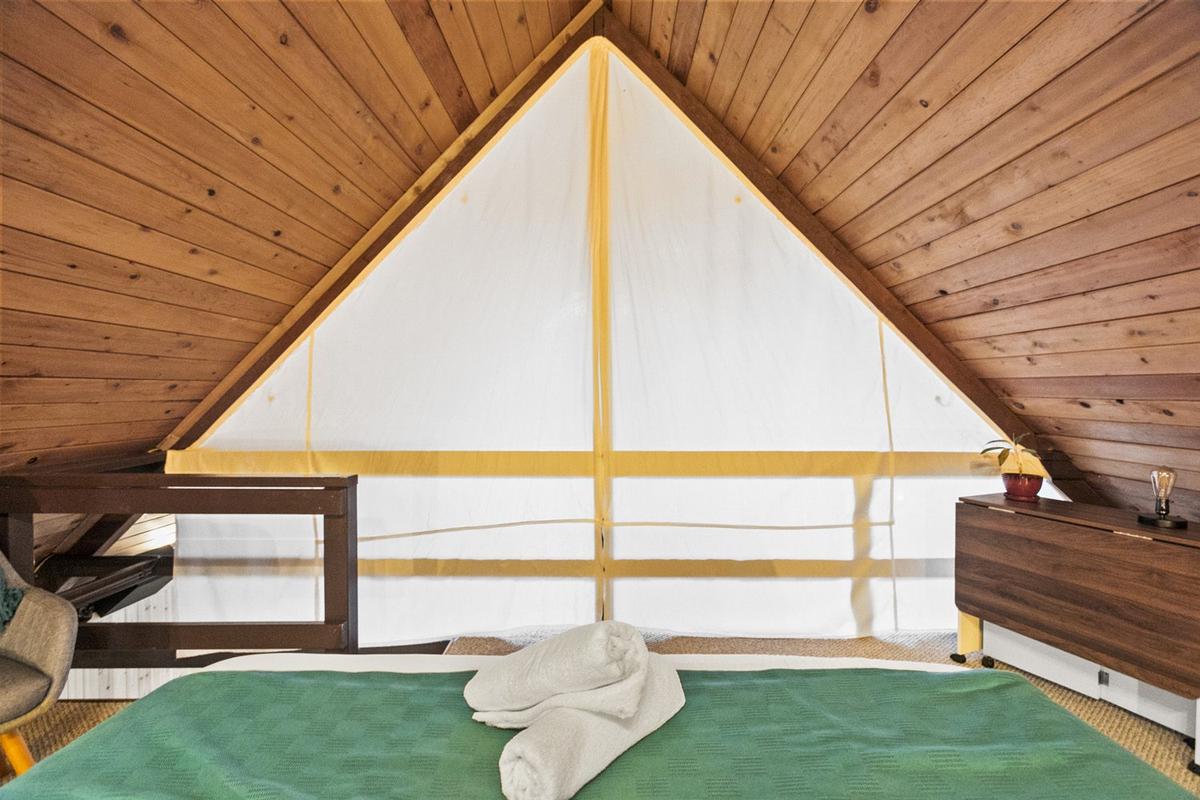 Cabin porch and entry