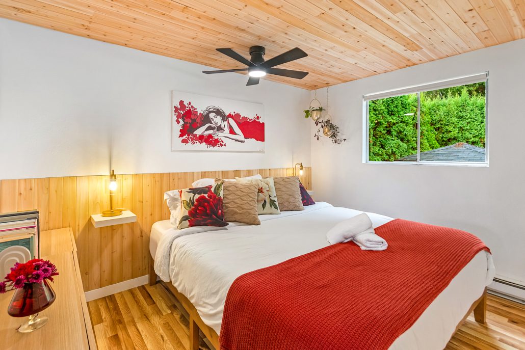 Ground-floor King bedroom in The Retreat